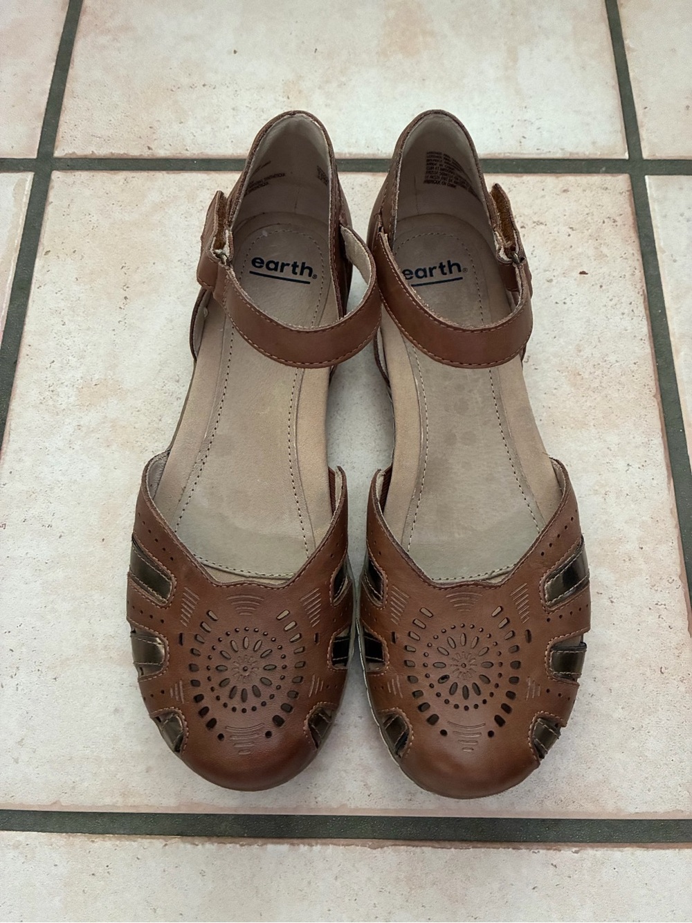 Earth Camellia Cahoon Women's Brown Laser-Cut Ankle-Strap Sandals - Picture 3 of 10